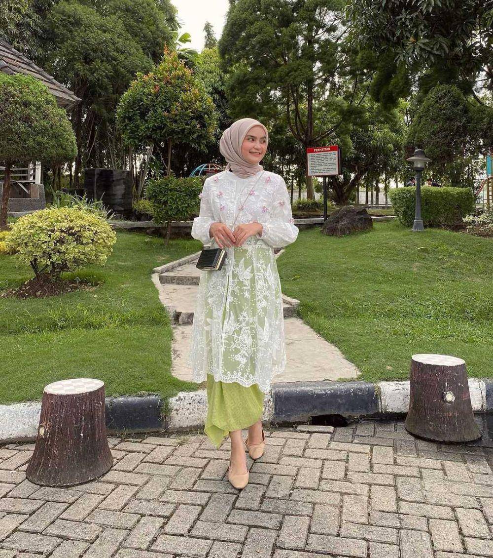 Potret OOTD (Instagram.com/helwabasheel)