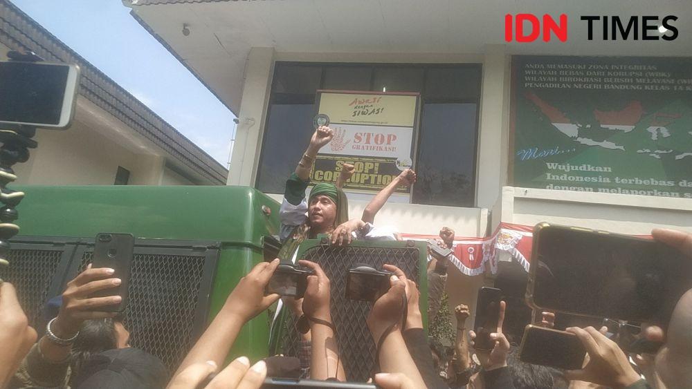 Vonis Bahar Lebih Ringan dari Tuntutan, Hakim Minta Maaf ke Pendukung
