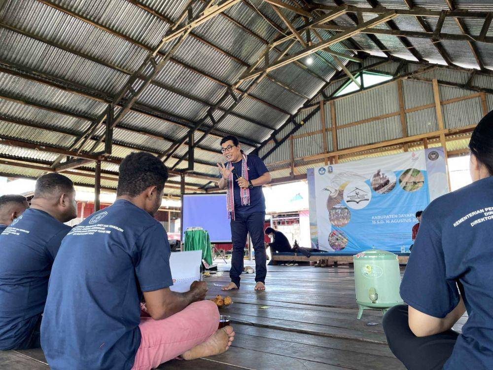 Kemendikbudristek menggelar sekolah lapang kearifan lokal di Kabupaten Jayapura, Papua. (dok. Kemendikbudristek)