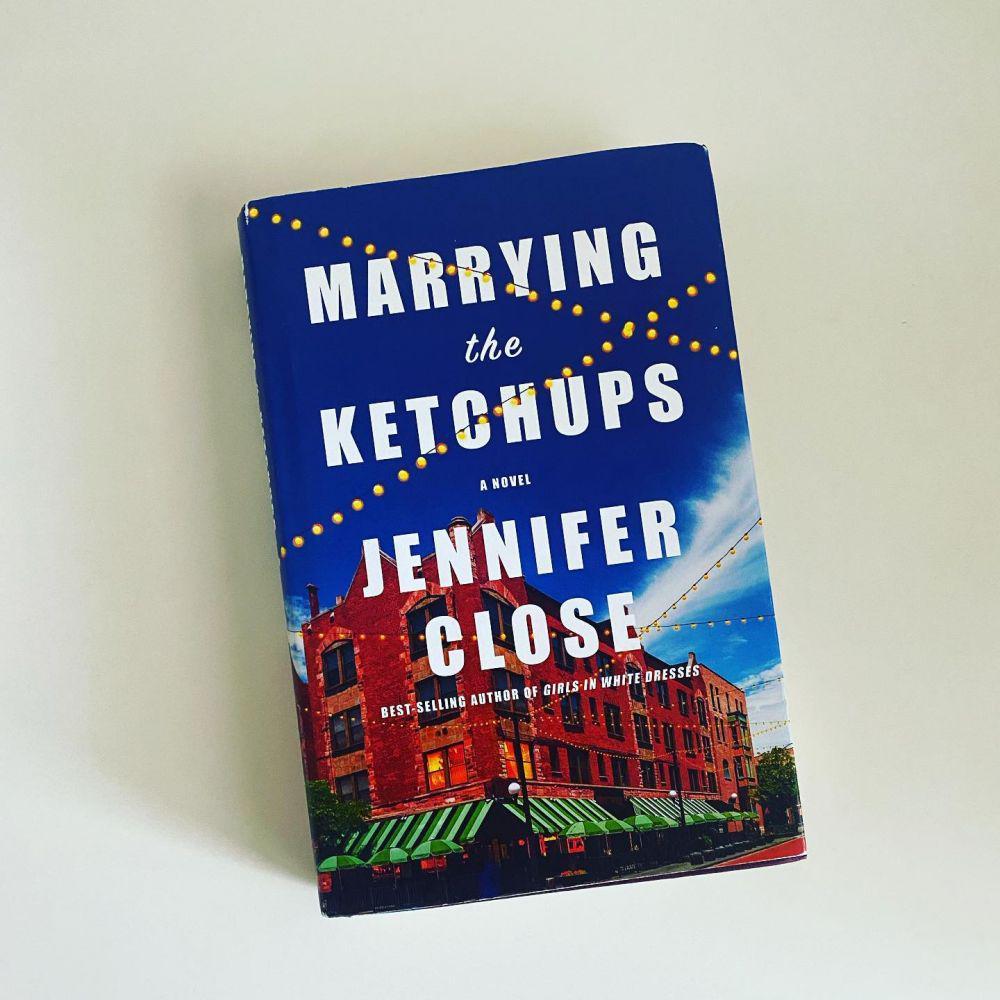 novel Marrying the Ketchups oleh Jennifer Close (instagram.com/peachandprose)