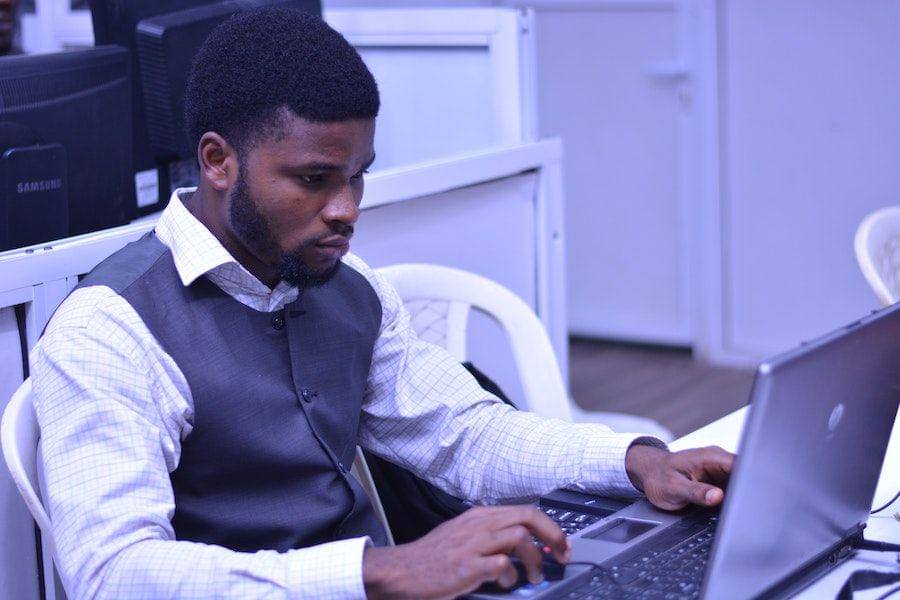 ilustrasi bekerja (pexels.com/Ladiwayne)