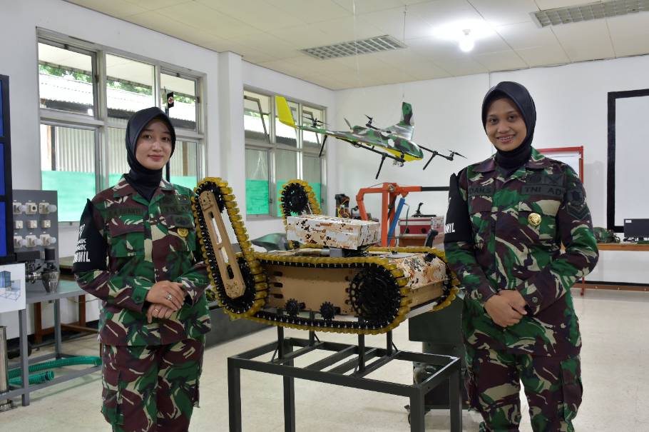 Siswi Poltekad Menciptakan Berbagai Kebutuhan Alutsista (Dok. Poltekad)