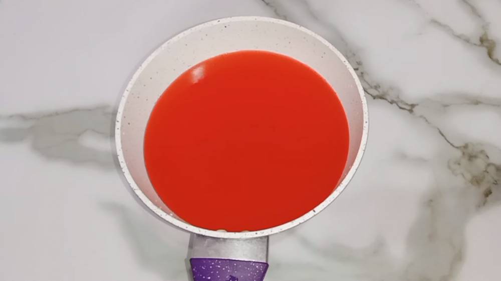 ilustrasi membuat puding merah (youtube.com/Dapoer unnie desty)