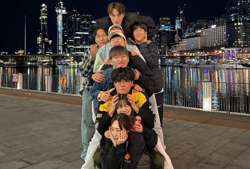 9 Potret Kai bersama Back Dancer-nya saat di Sydney, Seru dan Kompak!