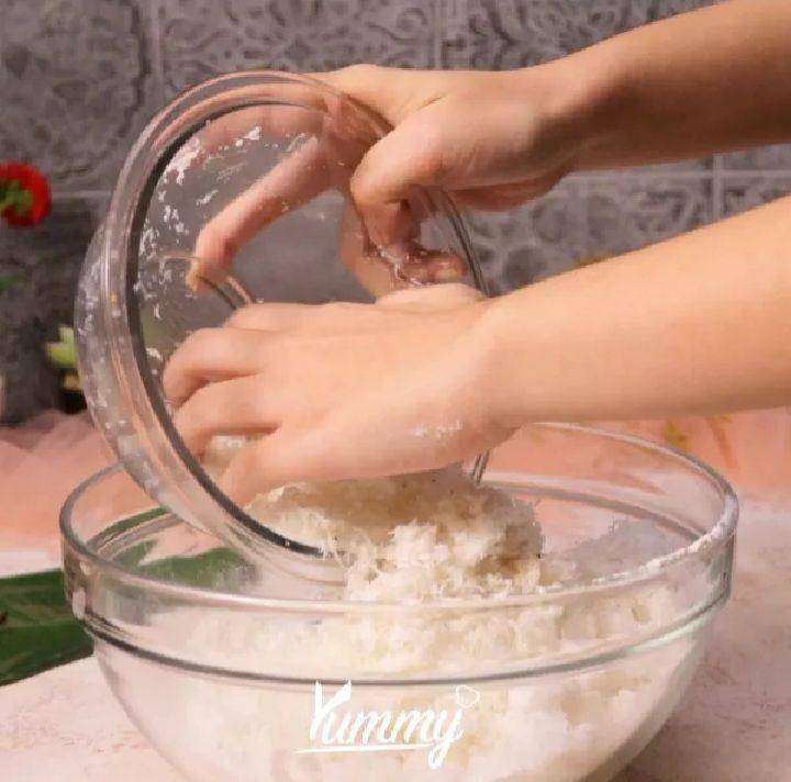 Cara membuat getas ketan berani dan suci (dok. Yummy Apps)