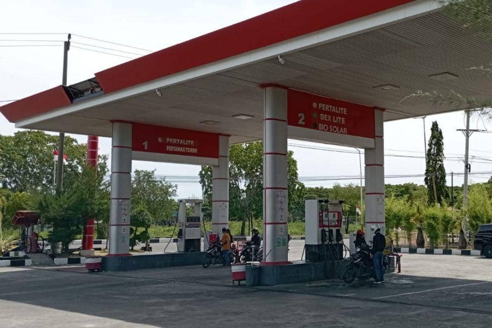KPK sita pom bensin serta truk PT Nindya Karya dan PT Tuah Sejati (dok. Humas KPK)