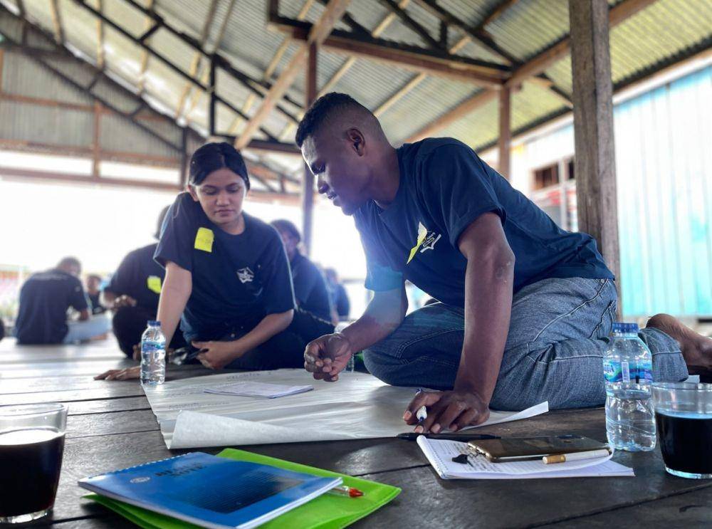 Kemendikbudristek menggelar sekolah lapang kearifan lokal di Kabupaten Jayapura, Papua. (dok. Kemendikbudristek)