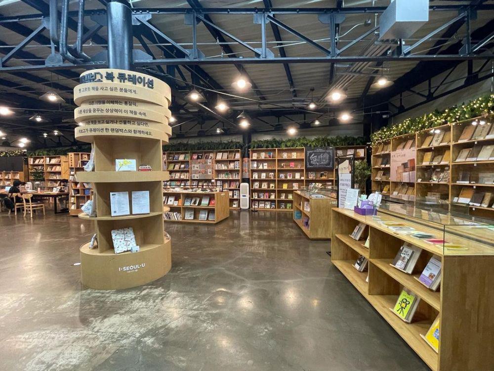 Seoul Book Bogo (instagram.com/books_yoni)