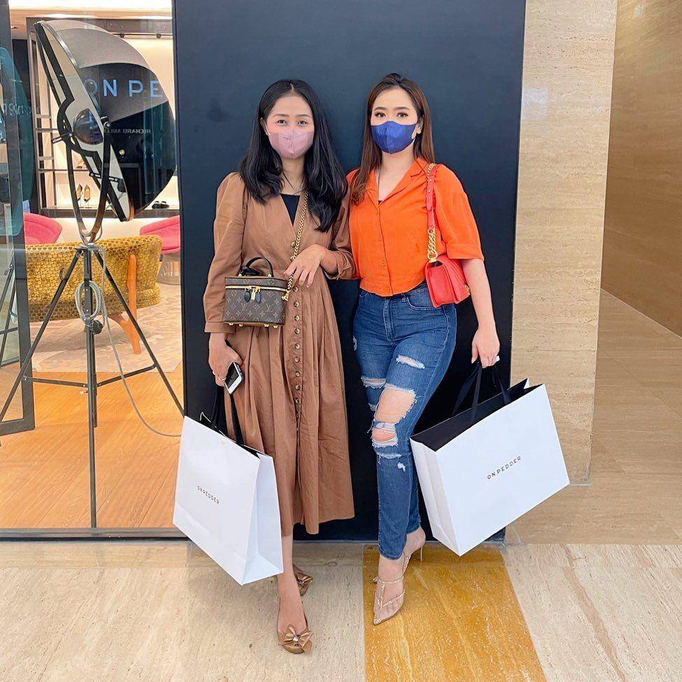 outfit cetar ala Vega Darwanti (instagram.com/vegadarwanti123)
