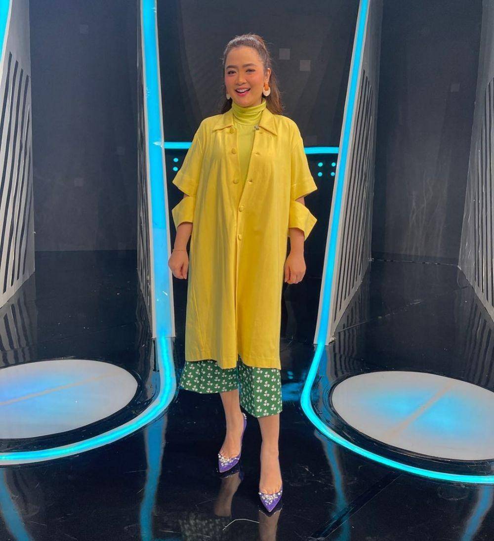 outfit cetar ala Vega Darwanti (instagram.com/vegadarwanti123)