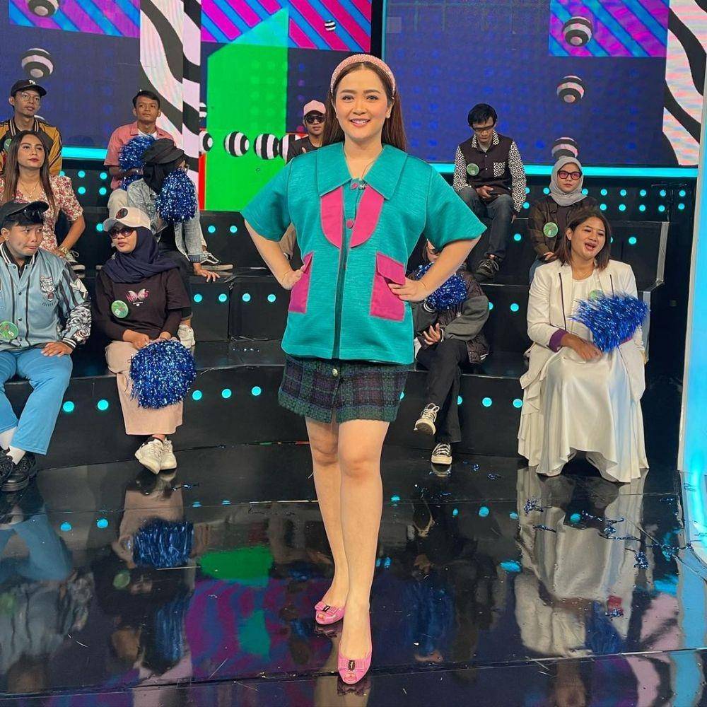 outfit cetar ala Vega Darwanti (instagram.com/vegadarwanti123)