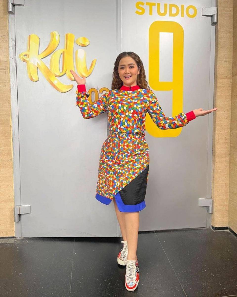 outfit cetar ala Vega Darwanti (instagram.com/vegadarwanti123)