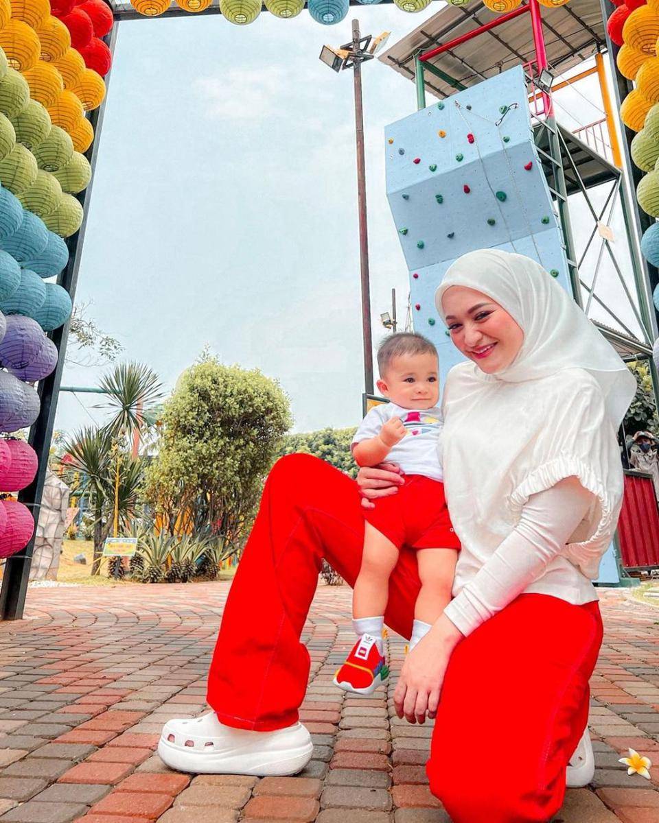 potret balita artis kenakan kostum merah-putih (instagram.com/nathalieholscher)