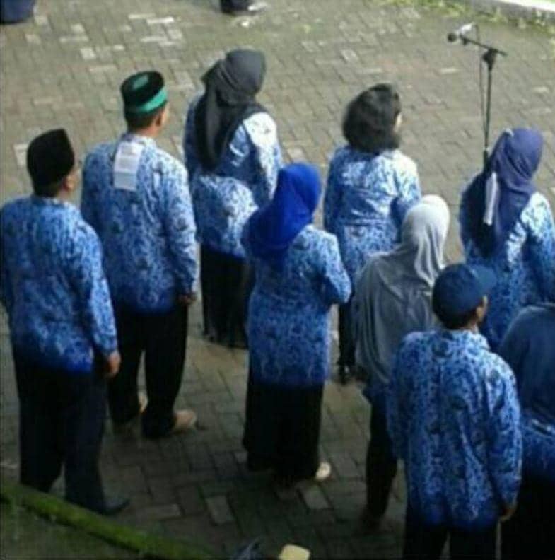 kejadian tak terduga saat upacara (1cak.com)