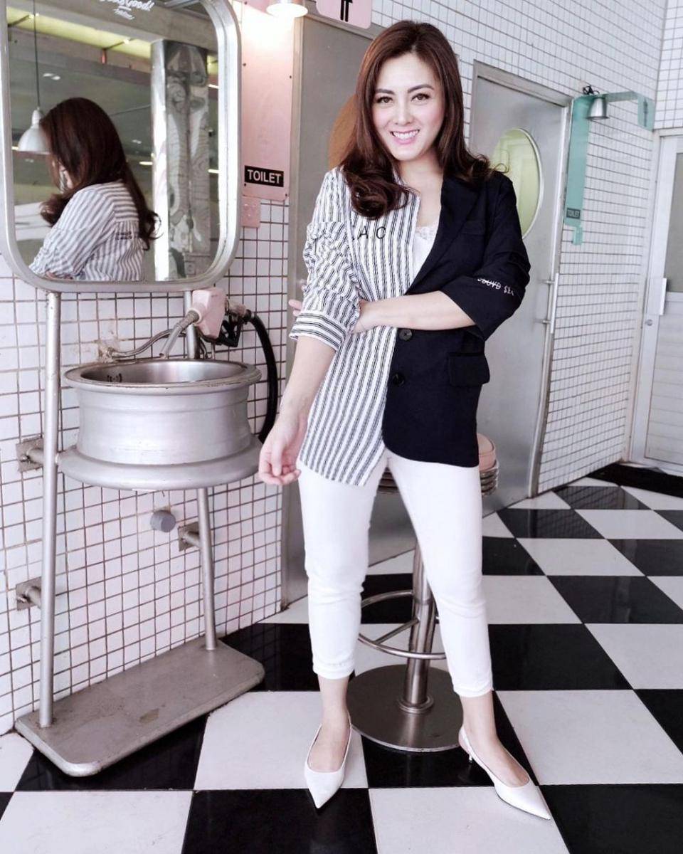 office look ala Dhena Devanka (instagram.com/dhenaaldhaliadevanka)