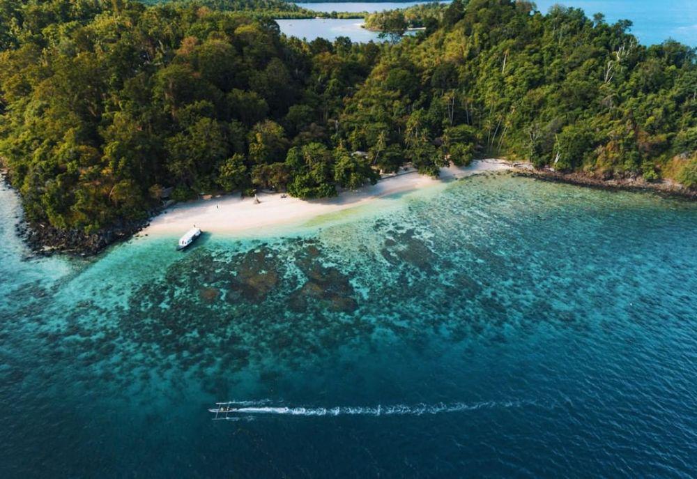 10 Potret Pulau Bangka, Wisata Bahari yang Hits di Sulawesi Utara
