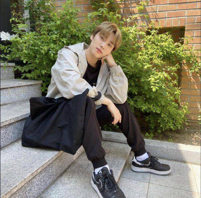 ide outfit Jacob THE BOYZ (twitter.com/archivestboyz)