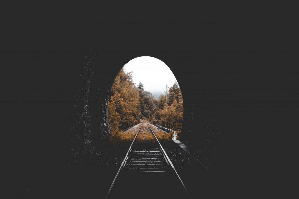 ilustrasi terowongan kereta api (unsplash.com/Florian van Duyn)