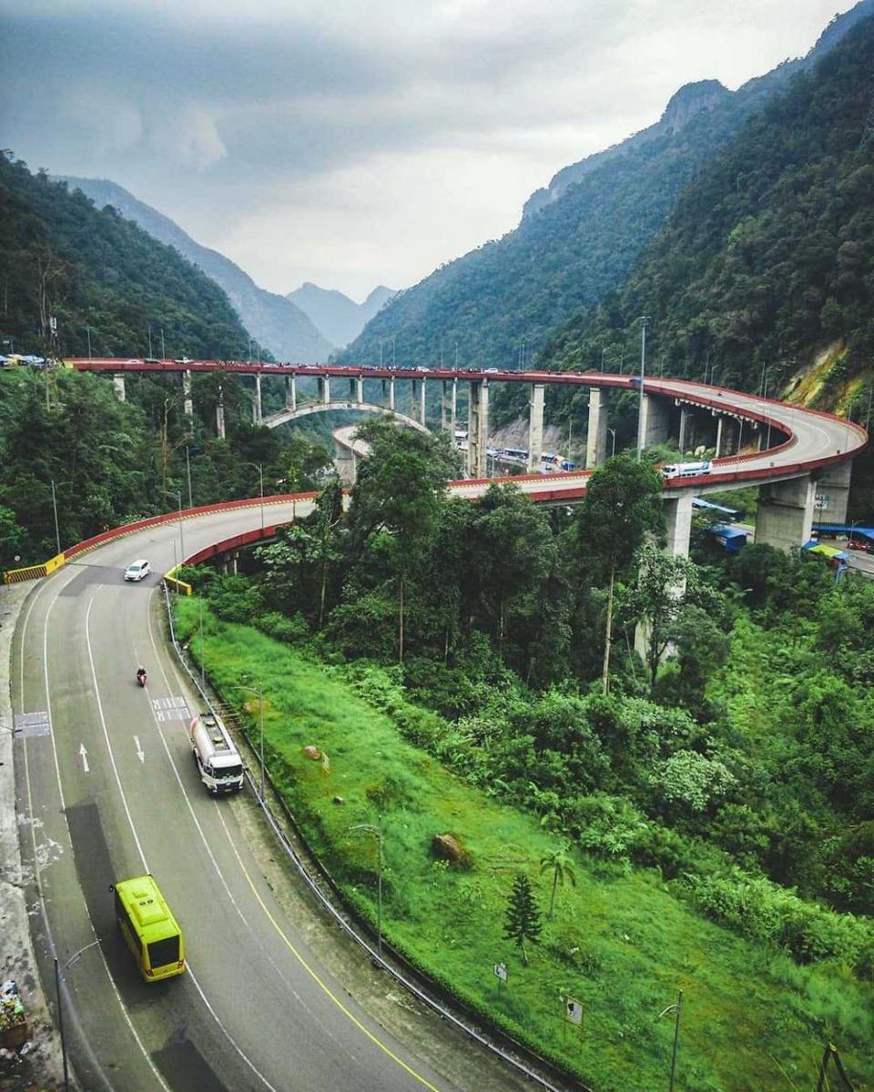 Kelok Sembilan (instagram.com/indonesiantraveler_)
