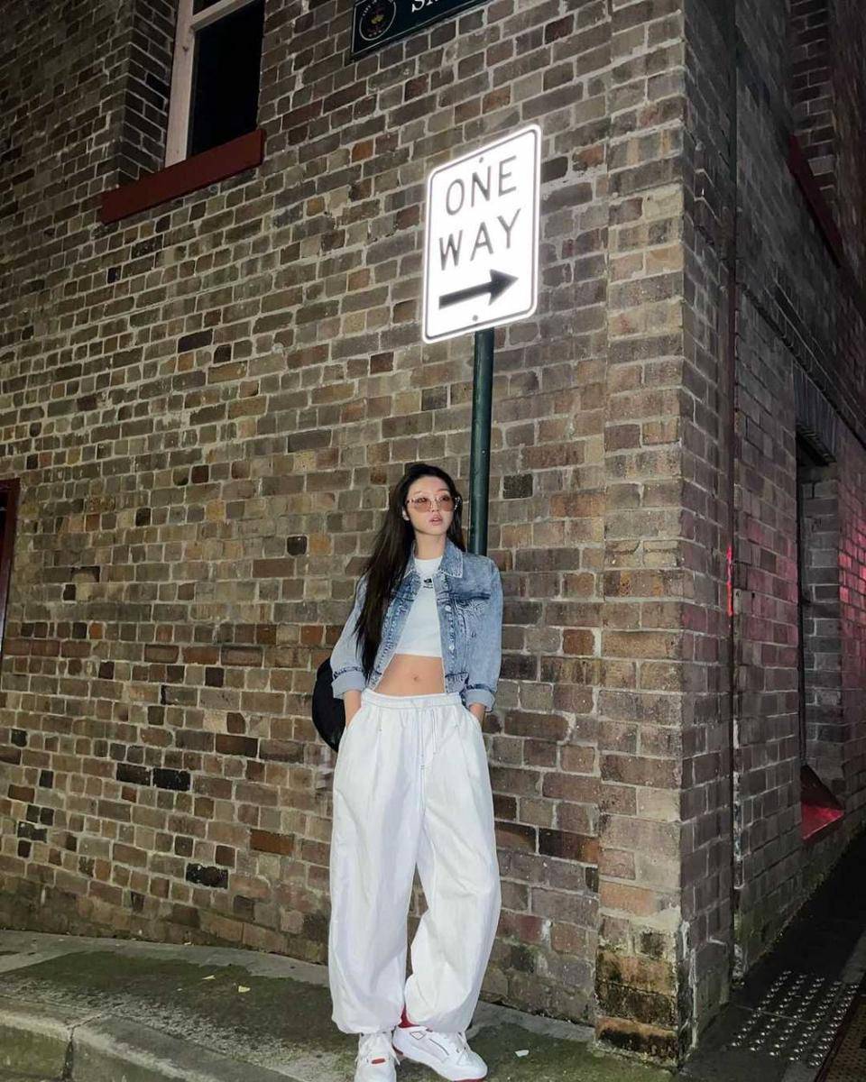 Outfit keren YooA Oh My Girl (instagram.com/yoo_sha)