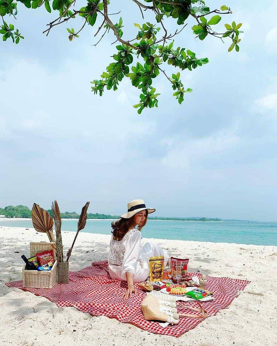Pantai M Beach (instagram.com/mbeachlampung)