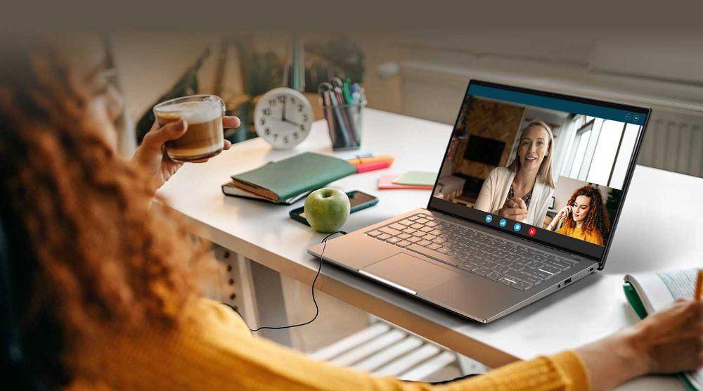 ilustrasi pengguna Acer Swift 3 OLED (acer.com)