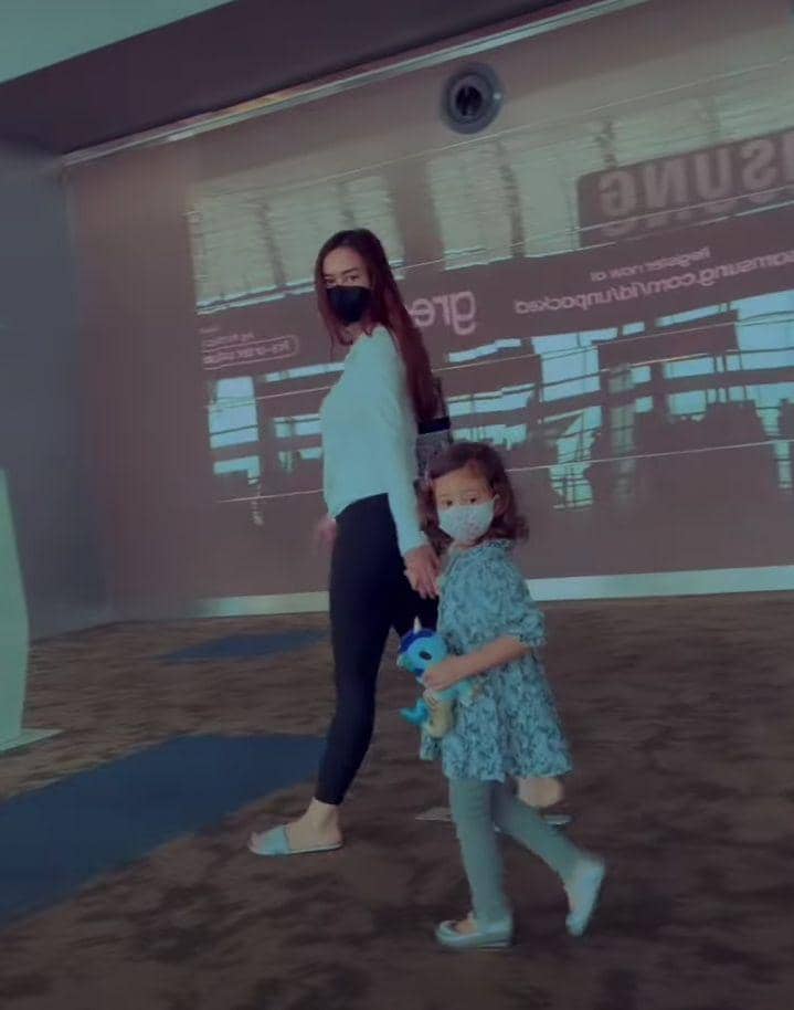 potret summer trip Aura Kasih dan Arabella (instagram.com/aurakasih)