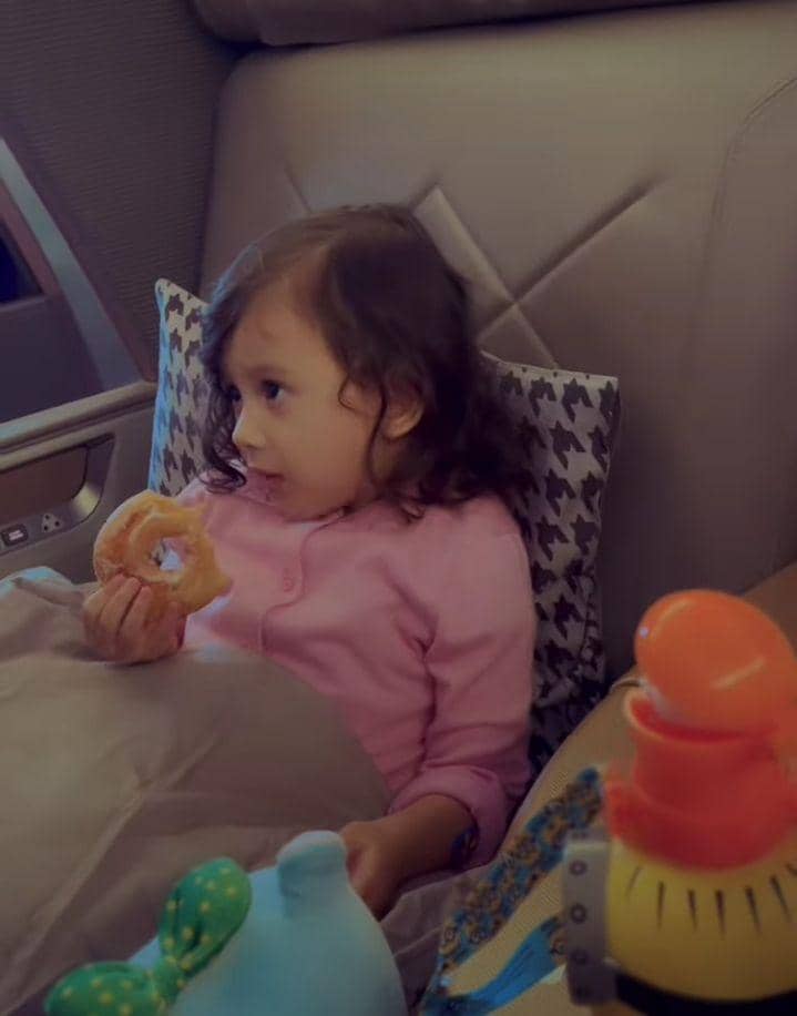 potret summer trip Aura Kasih dan Arabella (instagram.com/aurakasih)