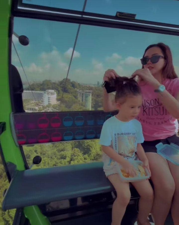 potret summer trip Aura Kasih dan Arabella (instagram.com/aurakasih)