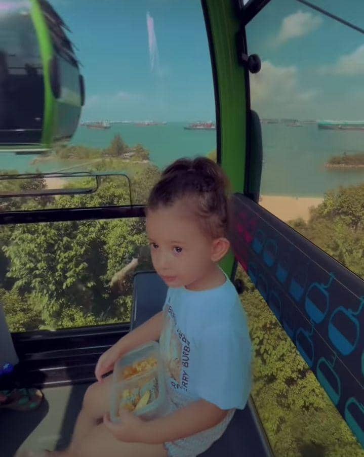 potret summer trip Aura Kasih dan Arabella (instagram.com/aurakasih)