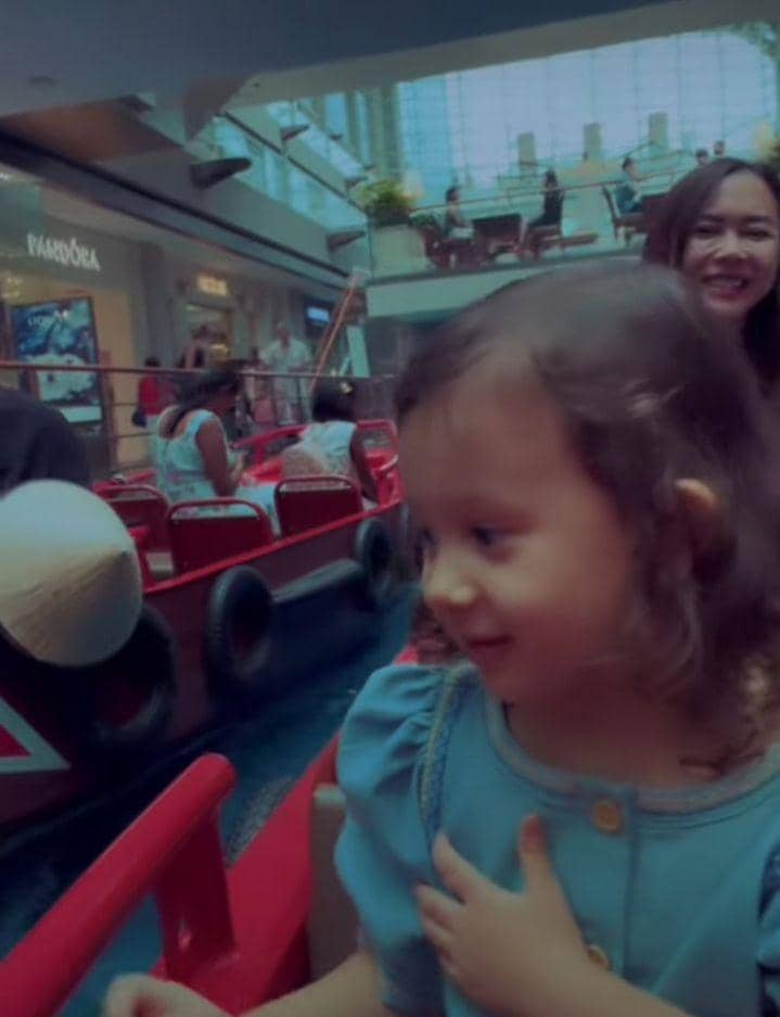potret summer trip Aura Kasih dan Arabella (instagram.com/aurakasih)
