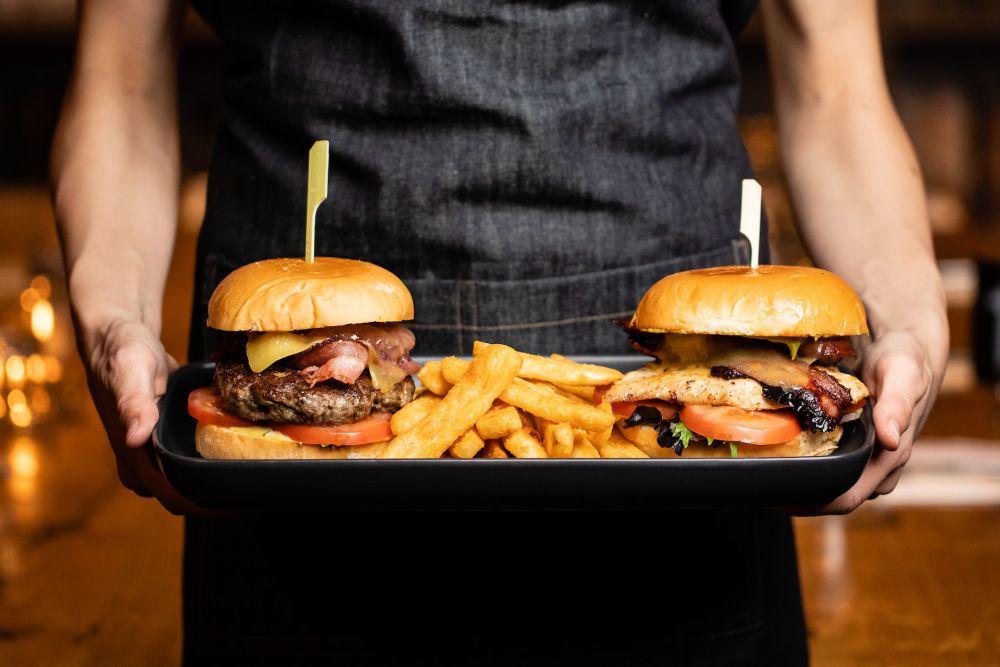ilustrasi makanan porsi (unsplash.com/Peter Dawn)