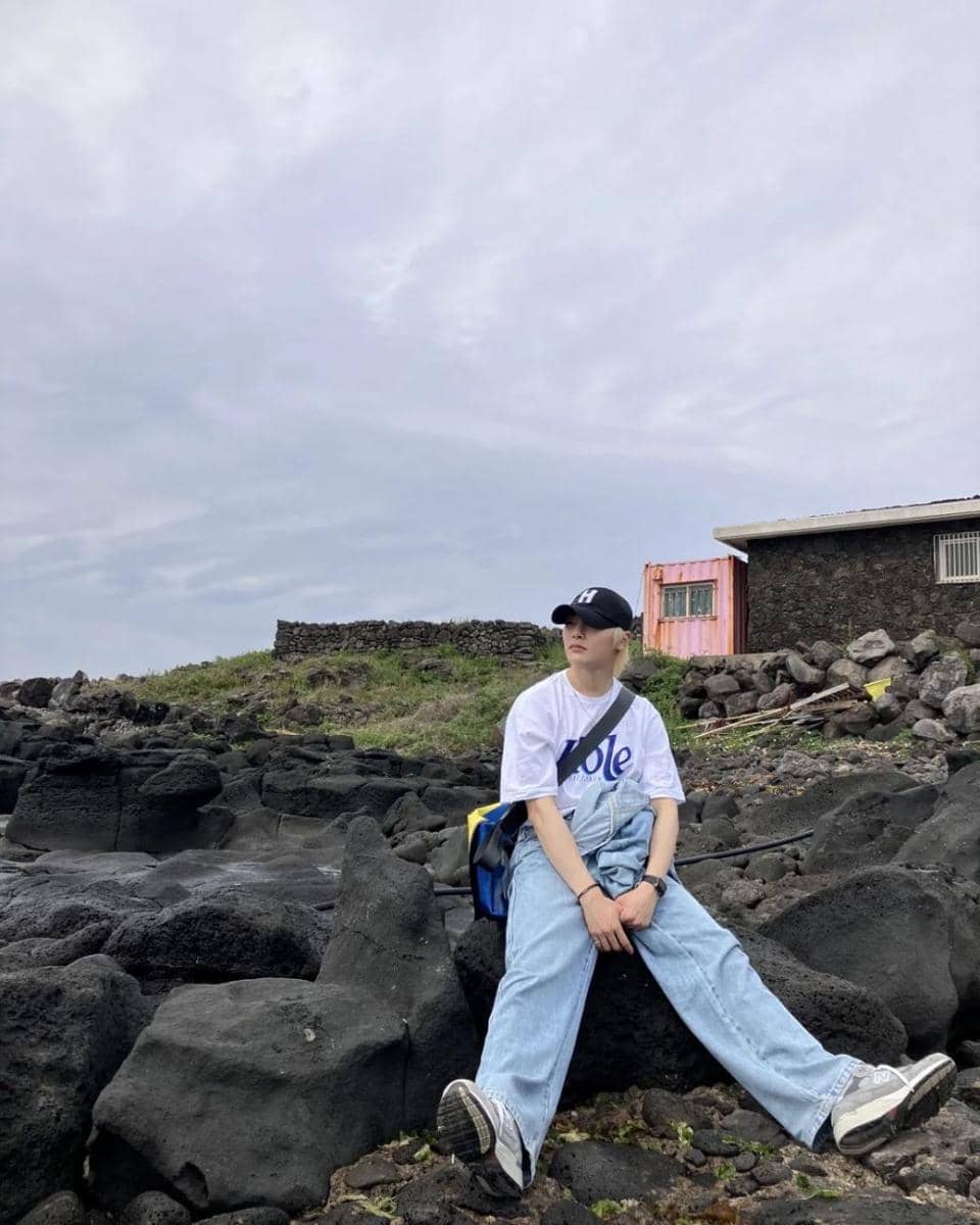 ide pose foto ala I.N SKZ (instagram.com/realstraykids)