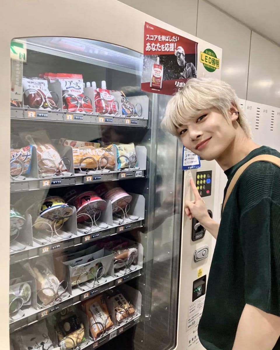 ide pose foto ala I.N SKZ (instagram.com/realstraykids)
