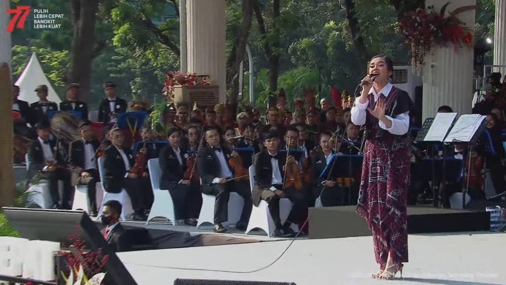 Gaya Kebaya dan Baju Adat Artis saat Upacara Kenegaraan di Istana Merdeka (youtube.com/Sekretariat Presiden)