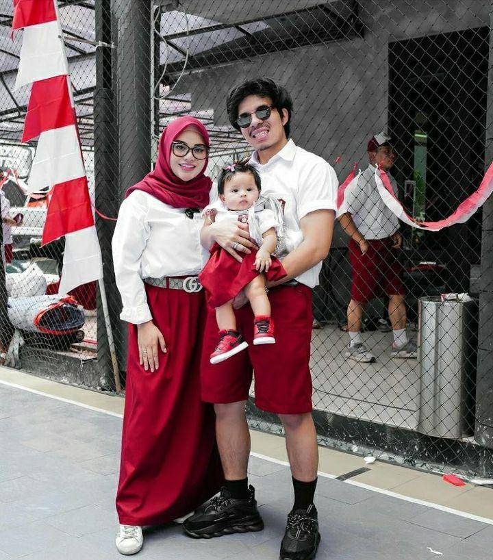 Potret Aurel Hermansyah dan keluarga dihari kemerdekaan. Instagram.com/aurelie.hermansyah