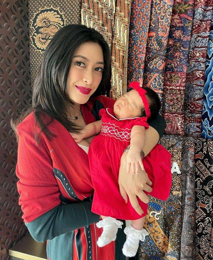 Potret Aliya Rajasa dan putri dihari kemerdekaan. Instagram.com/ruby_26