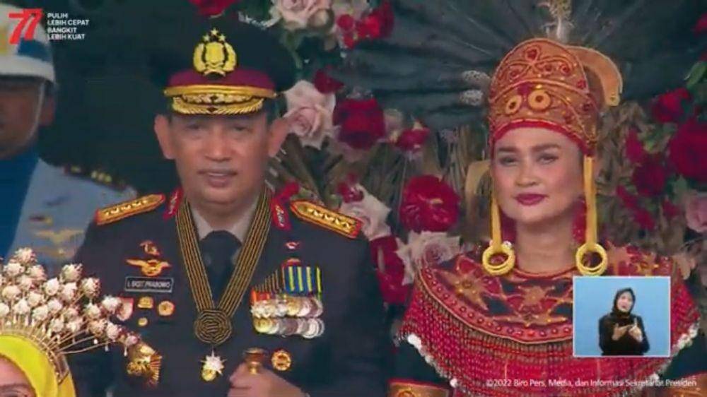 Kapolri Listyo Sigit dan Juliati Ikut Joget Ojo Dibandingke di Istana (youtube.com/Sekretariat Presiden)