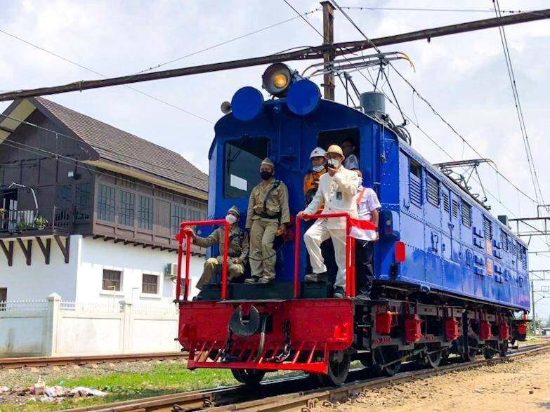 PT KAI mengoperasikan KA Djoko Kendil dan lokomotif Bon-Bon dalam memperingati HUT ke-77 RI. (dok. Humas PT KAI)