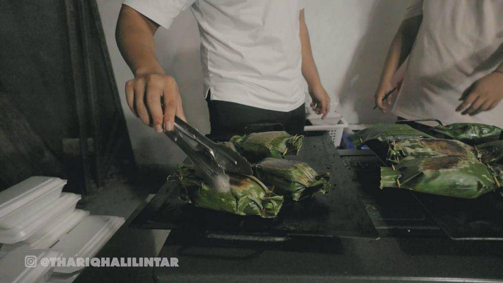 potret warung nasi bakar Melati (youtube.com/thariqhalilintar)