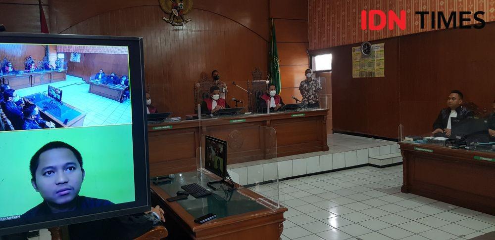 Sidang Putusan Sela, Hakim Tolak Eksepsi Doni Salmanan