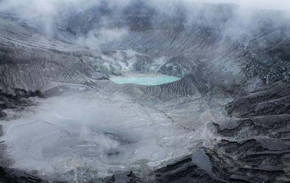 Gunung Tangkuban Perahu (instagram.com/_.iid._)