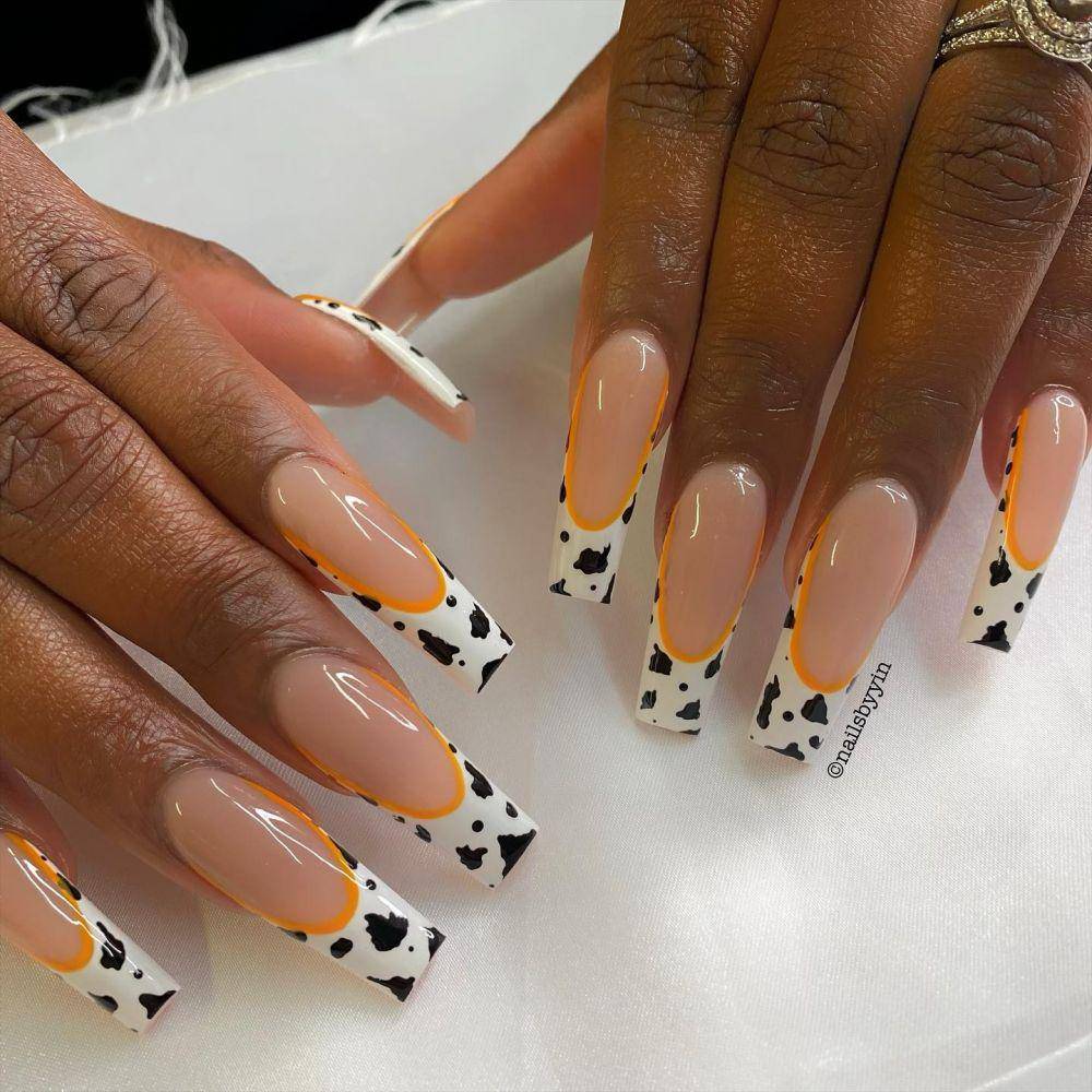 square nails (instagram.com/_nailsbyyin_)