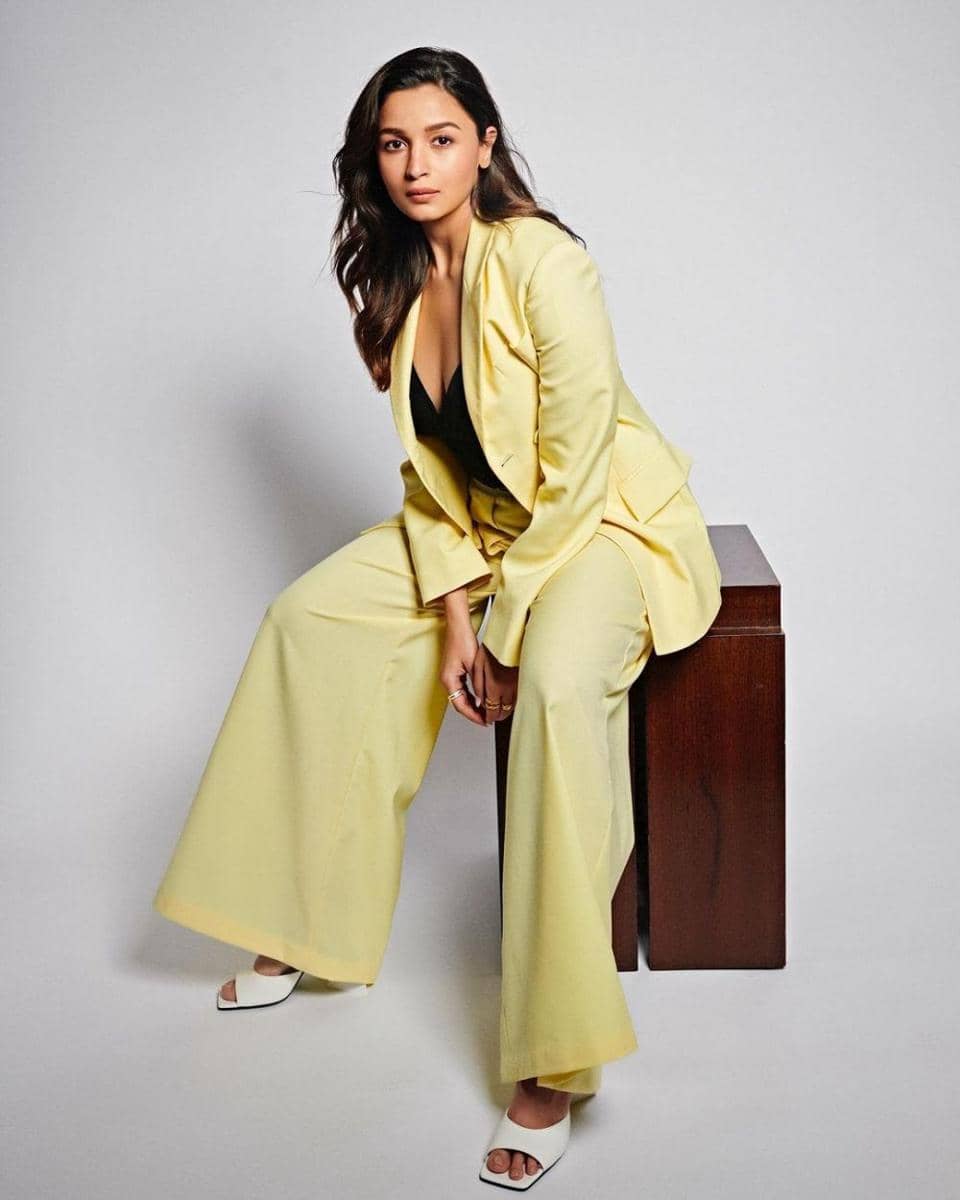 Outfit one set blazer ala Alia Bhatt (instagram.com/aliaabhatt)
