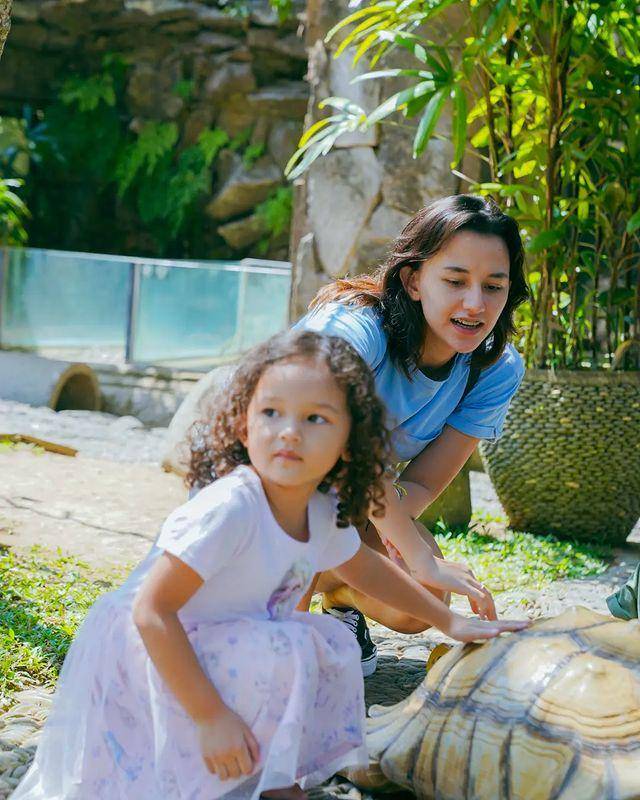 potret Dahlia Christian dan anak kedua (instagram.com/dahliachr)
