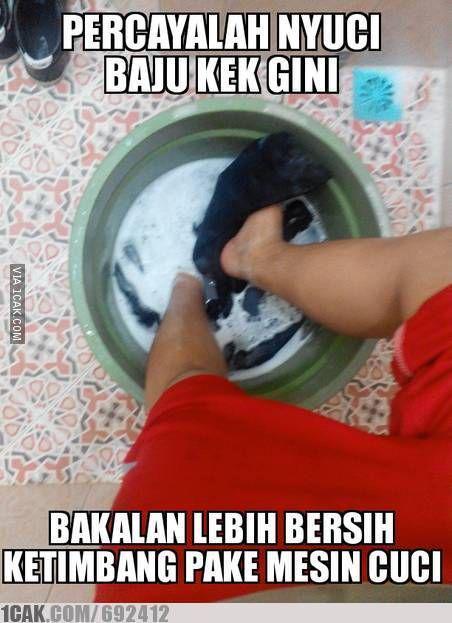 kekakuan absurd saat cuci baju (1CAK.COM/692412)