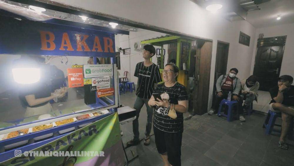 potret warung nasi bakar Melati (youtube.com/thariqhalilintar)
