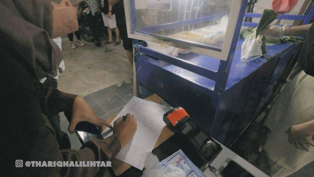 potret warung nasi bakar Melati (youtube.com/thariqhalilintar)