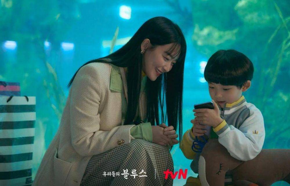 Shin Min Ah di drama Our Blues (instagram.com/tvn_drama)
