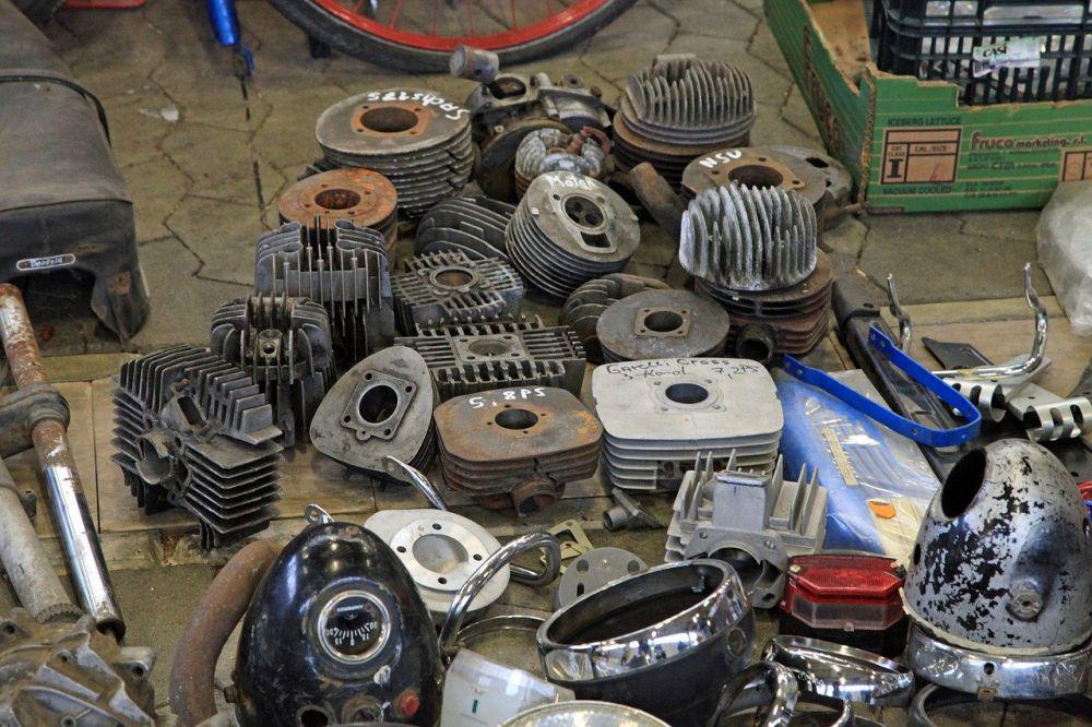 ilustrasi suku cadang motor Honda (pixabay.com/Barni1)